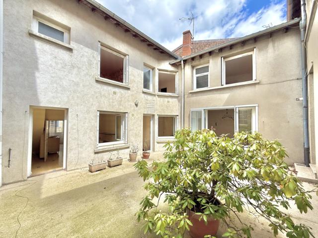 Maison de village familiale 8 chambres 205 m2 avec cour, ga