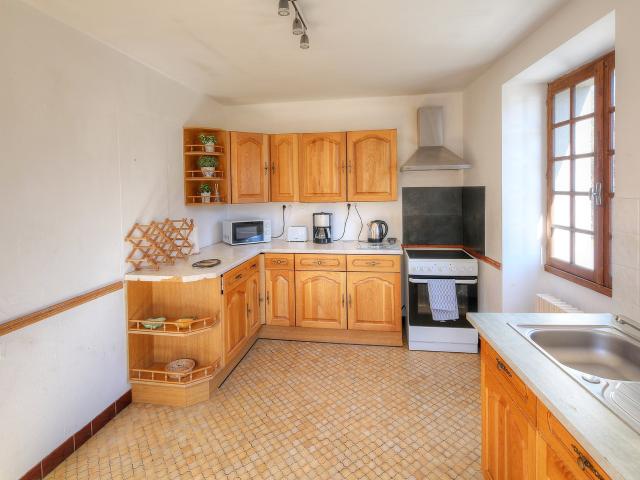 Maison de village indépendante comprenant 4 chambres et 2 sa. 131m² Sainte Soline