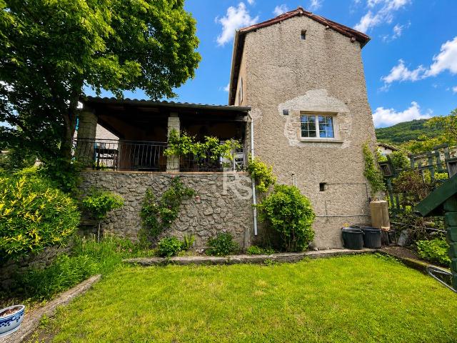Maison de village indépendante avec 754 m2 de jardin paysagé. 89m² Valgorge