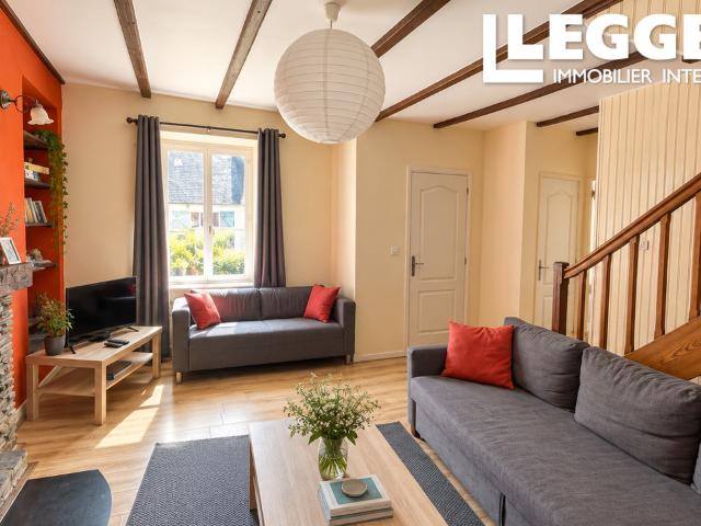 Maison de village indépendante de trois chambres avec jardin – à pied des commodités