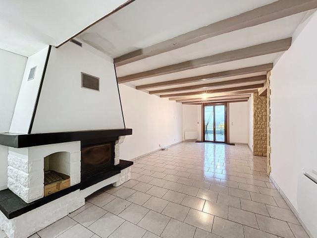 Maison De Village Louée 201m² Geville