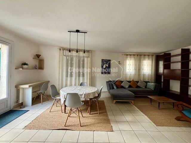 Maison de village meublée 4 pièces de 83.18m2, avec cour à COMP