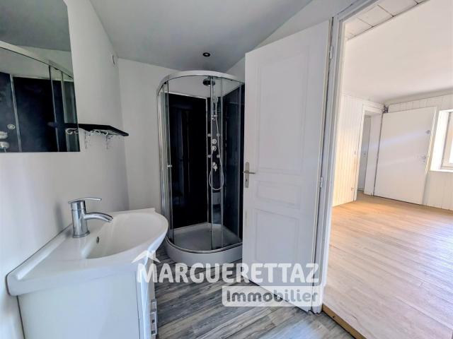 Maison de village mitoyenne St Jeoire 115m² / garage / pas. 100m² Saint Jeoire