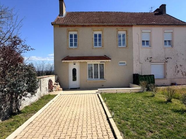 Maison de village mitoyenne rénovée de 95 m2 hab. 95m² Avrilly
