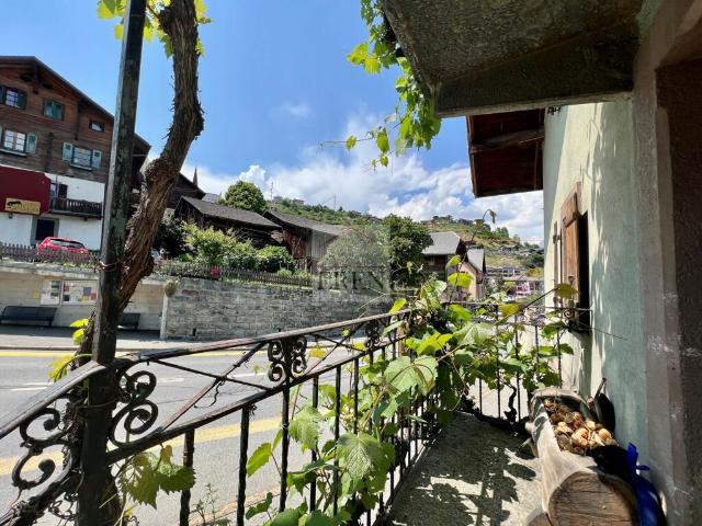 Maison de village multi appartements à rénover + grange / raccard au coeur du village Val d'Hérens
