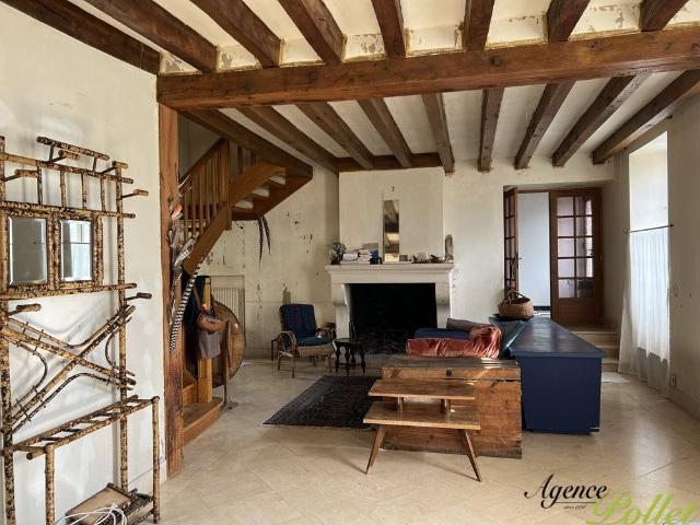 Maison de village + petit logement attenant, dépendances, ja. 205m² Sancerre