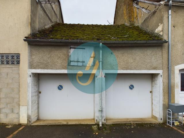 Maison de village polyvalente à Arquian: résidence principa
