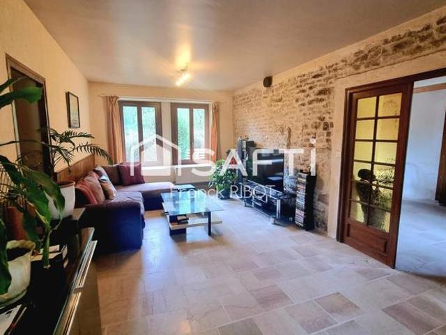 Maison de village plain pied 95m2 bord de rivière