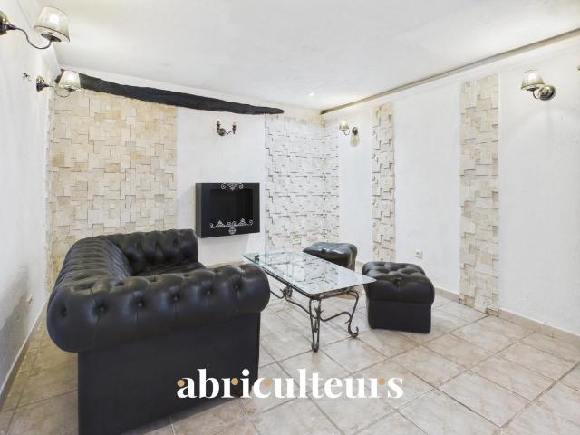Maison de village Rentabilité brute 7,0 % en vente à Callian 83440