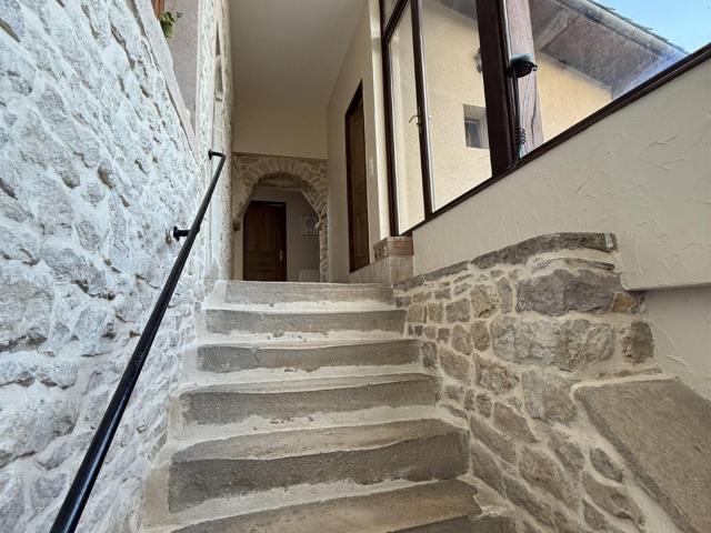 Maison de village rénovée avec 2 terrasses et terrain clos 148m² Tournus
