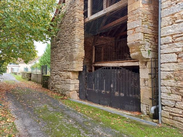 Maison de village rénovée avec dépendance et jardin 125m² Salles Courbatiès