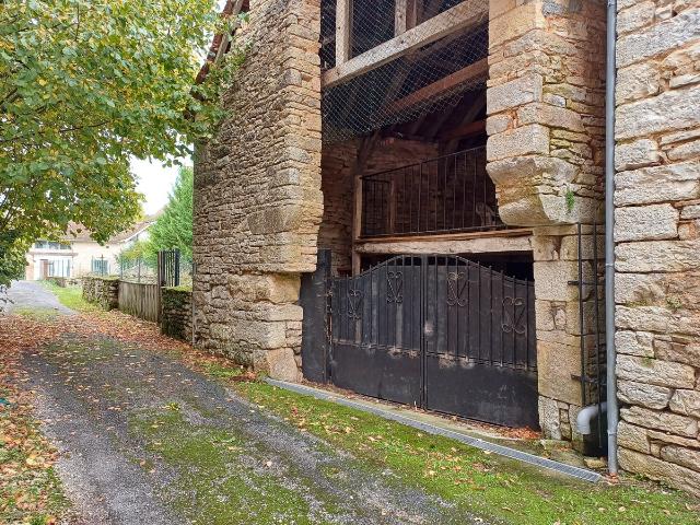 Maison de village rénovée avec dépendance et jardin