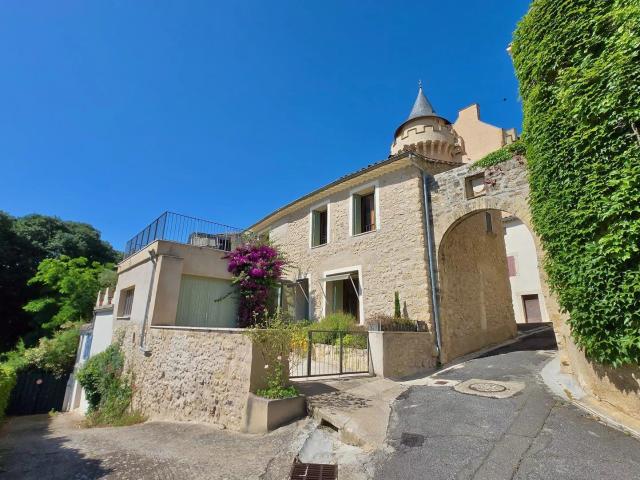 Maison de Village Rénovée avec Terrasse et Vue – Margon, prè. 135m² Margon
