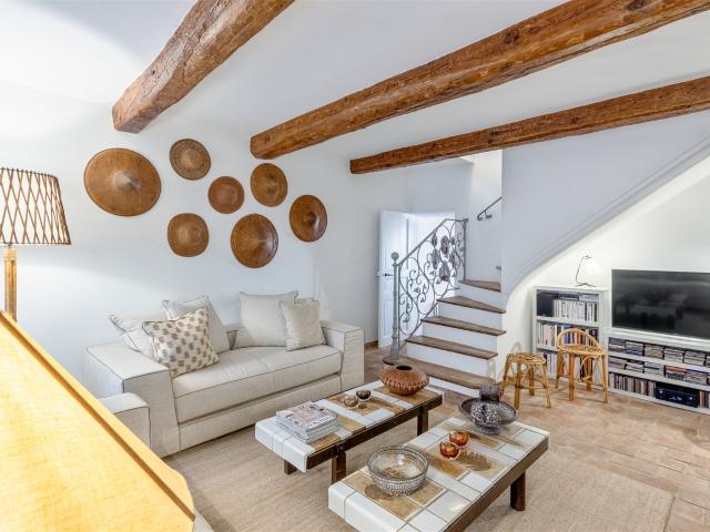 Maison de village rénovée avec terrasse exceptionnelle et ga. 100m² La Garde Freinet