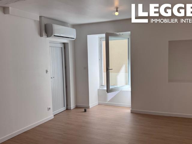 Maison de village rénovée de 2 chambres avec beaux volumes à Salles Lavalette