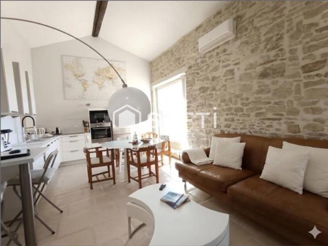 Maison de village rénovée et terrasse tropézienne