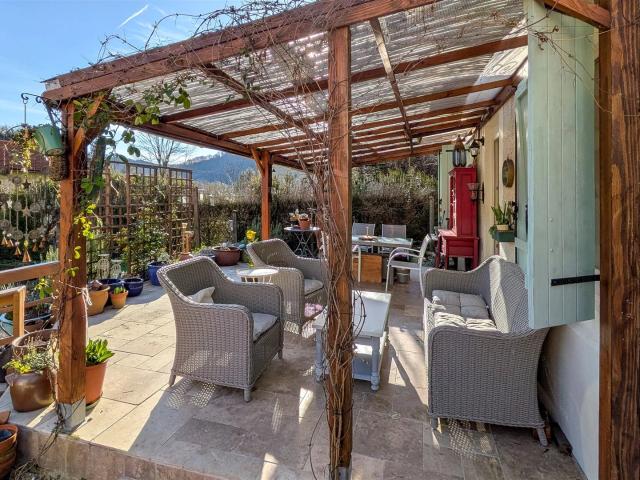 Maison de village rénovée trois chambres et trois salle d'. 116m² Cahus