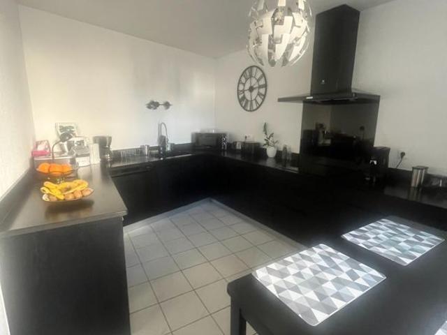 Maison de village rénovée 118 m² au coeur d'Ostabat Asme, 3 chambres dont suite parentale, proche de Saint Palais