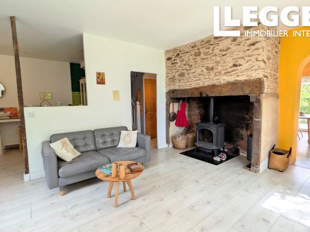 Maison de village rénovée 5 chambres avec jardin au cœur de Lubersac – commerces à pied