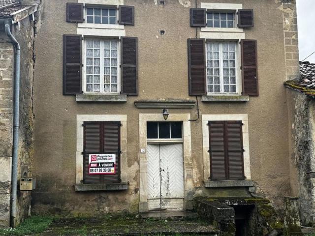 Maison de village sans vis vis 6 pièce s 160 m2 A RENOVER