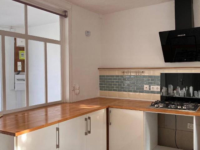 Maison de village située au centre