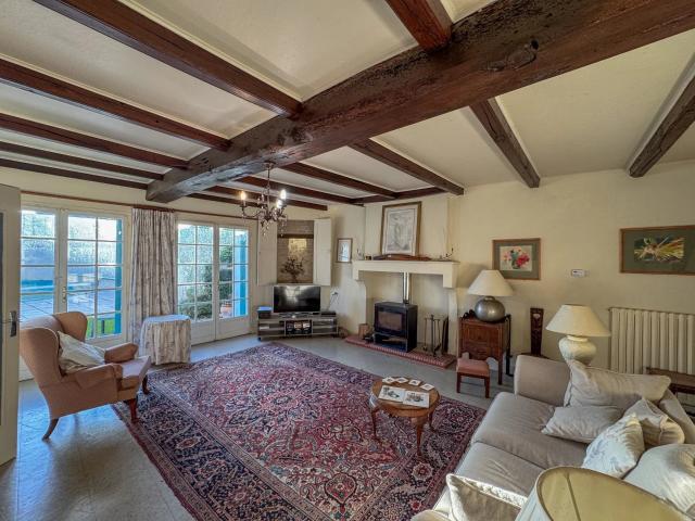 Maison de village spacieuse avec piscine et cour intérieure 355m² Gourvillette