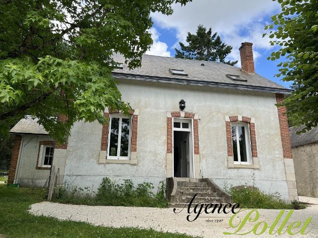 Maison de villagea avec cave, dépendance, sur parc arboré clos