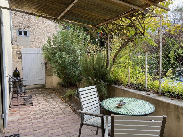 Maison de ville 140 m2avec cour, commerces à pied 140m² Saint Didier