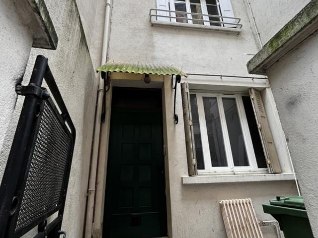 Maison de ville et son local commercial