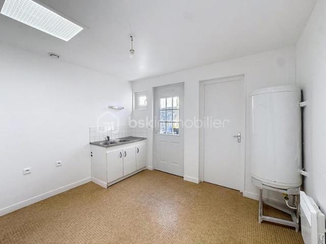 Maison centre ville 2 chambres poss 3 avec courette