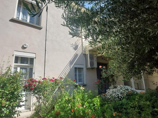 Maison de ville, 4 chambres+1 bureau avec jardin et garage 195m² Châteaurenard