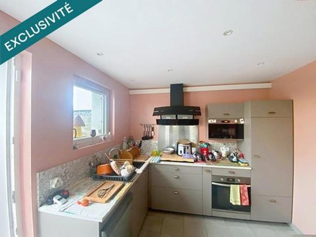 Maison de ville, 96 m², 4 chs, cour, centre ville Flers