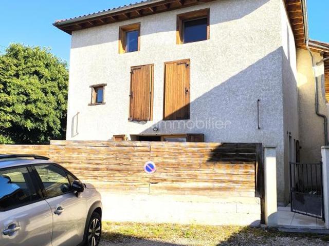 ? Maison de ville coup de cœur entièrement rénovée avec terrasse de 65 m²