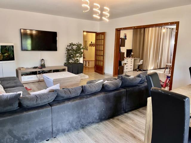 Maison de ville à vendre à Annemasse divisée en 2 appartements avec combles, sous sol et fort potentiel locatif 74100