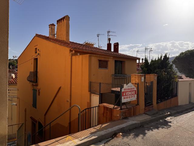 MAISON DE VILLE À DEUX PAS DU PORT