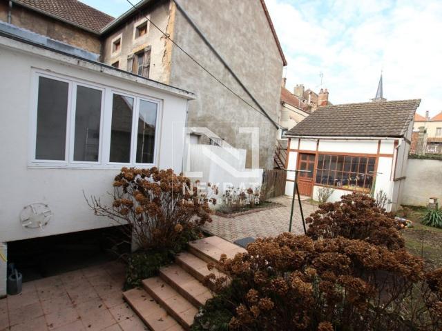 Maison de ville à EPINAC !