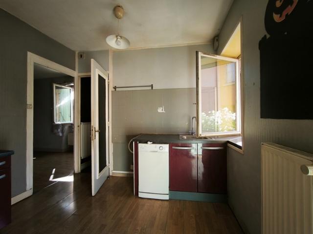 Maison de ville à fort potentiel – 65,69 m² habitables + balcon+ sous sol de 46 m² – Grigny sur Rhône