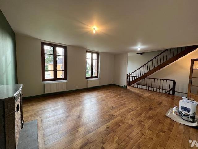 Maison de ville à louer, proche des commerces à pied, entièrement rénovée, Louhans en Saône et.