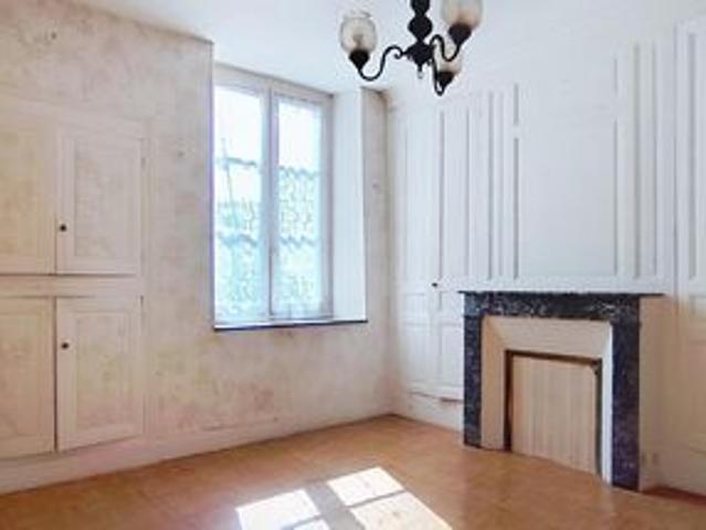 Maison de ville à rénover.