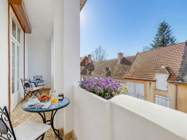 Maison de ville art déco spacieuse à vendre à Bessay sur Allier