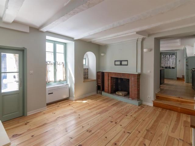 Maison de ville attrayante remplie de caractère et avec une. 188m² Jarnac