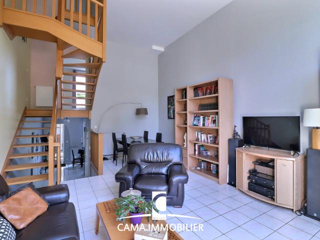 MAISON DE VILLE ATYPIQUE AVEC SÉJOUR CATHÉDRALE, 2 TERRASSES, PROCHE CENTRE DE CLAMART