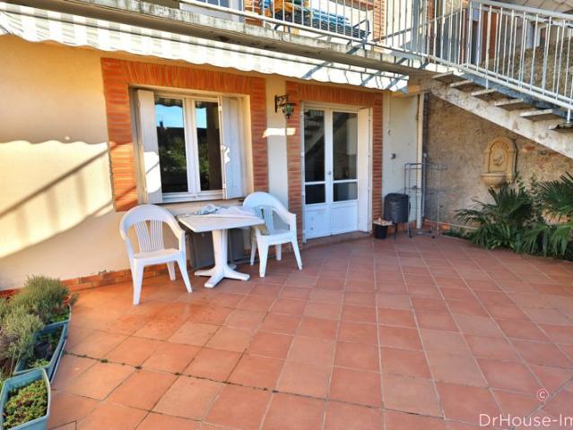 Maison de Ville, au calme, à fort potentiel locatif, idéal investisseur et/ou grande famille avec ascenseur pour un accès aux PMR