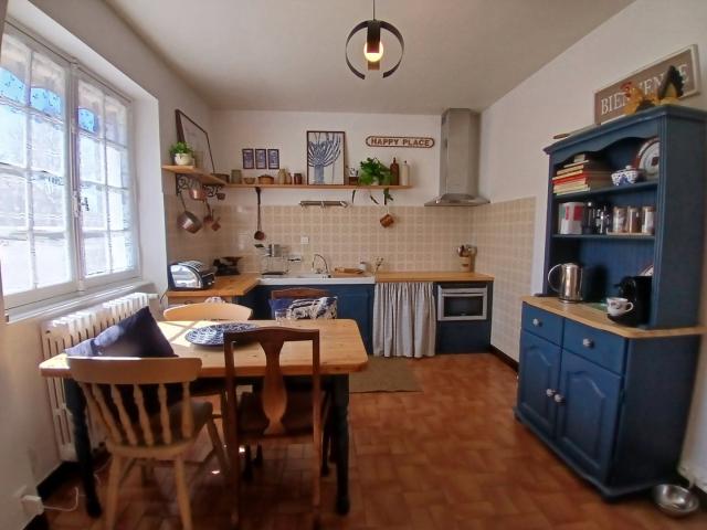Maison de ville avec 4 chambres et jardin à vendre Dordogne 132m² Jumilhac le Grand
