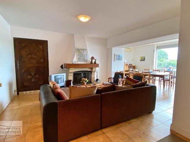 Maison de Ville avec 5 Chambres et Vue magnifique sur la Riv. 166m² Castillon la Bataille
