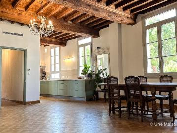 Maison de ville avec terrasse, garage et vue palais des pape. 210m² Avignon