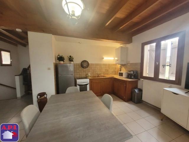 MAISON DE VILLE AVEC TERRASSE NON ATTENANTE