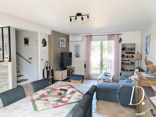 Maison de ville avec cour et garage à Fourques 69m² Fourques