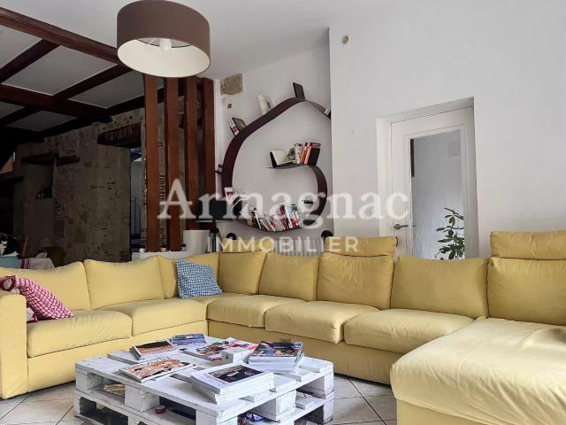Maison de ville avec cour et terrasse 380m² Vic Fezensac