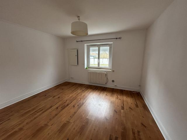 Maison De Ville Avec Cour 66m² Roumazières Loubert